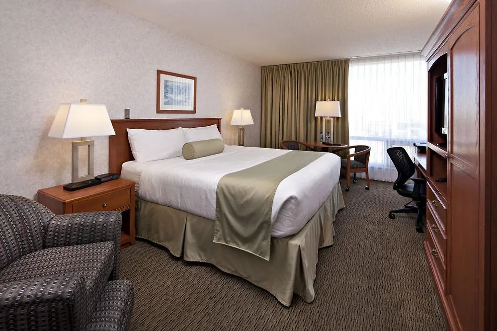 Carriage House Hotel And Conference Centre Calgary 4*,