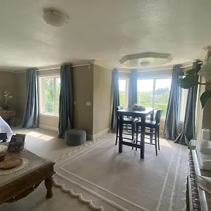 Royal Highland Livingroom Bedroom Homestay