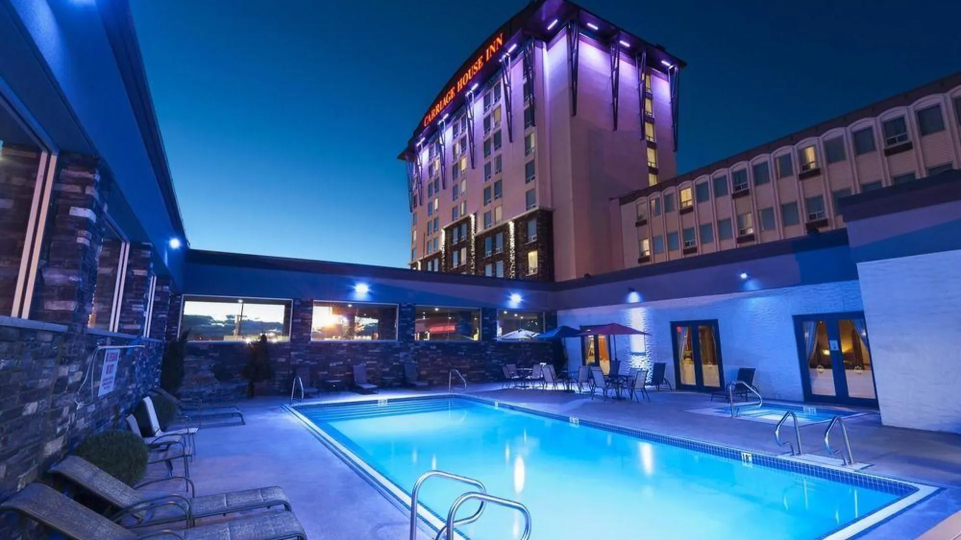 Carriage House Hotel And Conference Centre Calgary 4*,