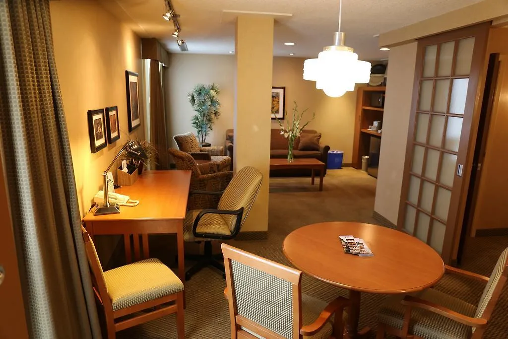 Carriage House Hotel And Conference Centre Calgary 4*,