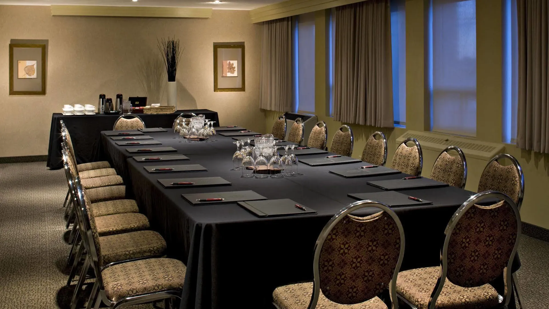 Carriage House Hotel And Conference Centre Calgary